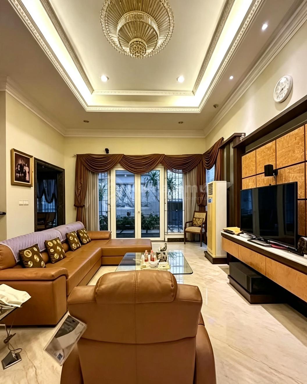 Rumah Semi Furnished di Kebayoran baru Jakarta Selatan Bagus dan Mewah