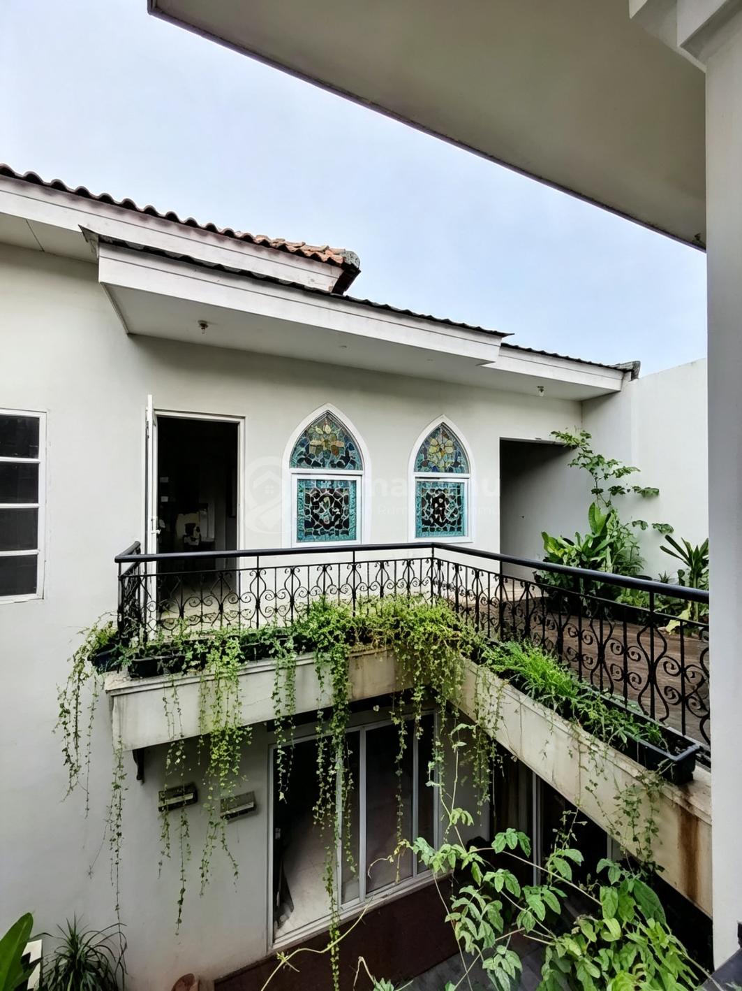 2 Lantai Semi Furnished SHM di BSD Delatinos, Tangerang