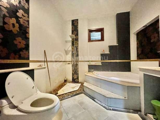 Rumah Menteng Proklamasi. 2 Lantai. 21x35. With Swimming Pool. Siap Huni