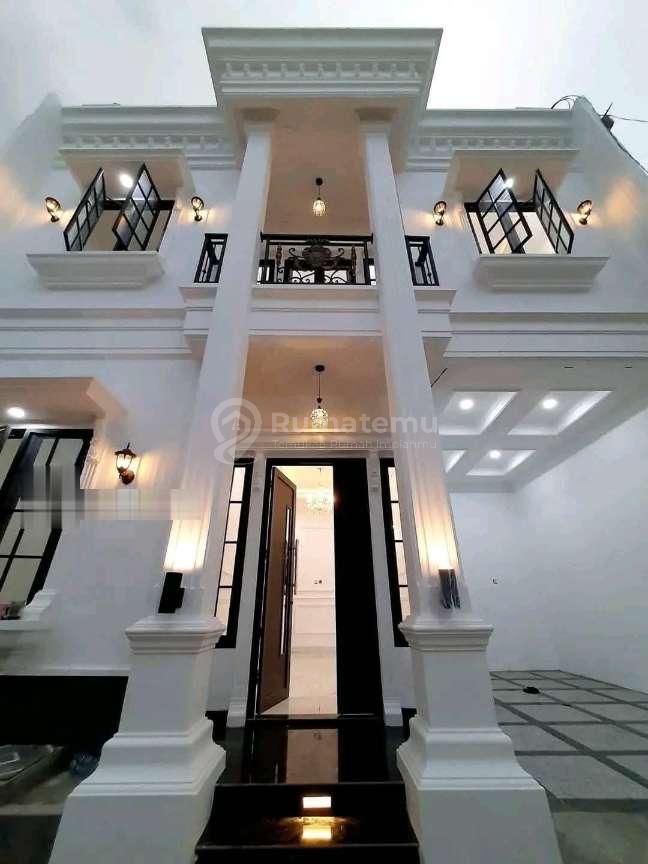 Jual rugi rumah cluster mewah 2 lantai di dalam komplek di tanah Baru, Beji, Depok