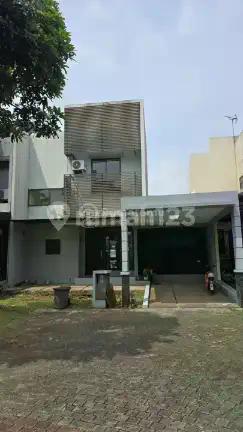 Rumah Cantik 2 Lantai Semi Furnish Strategis