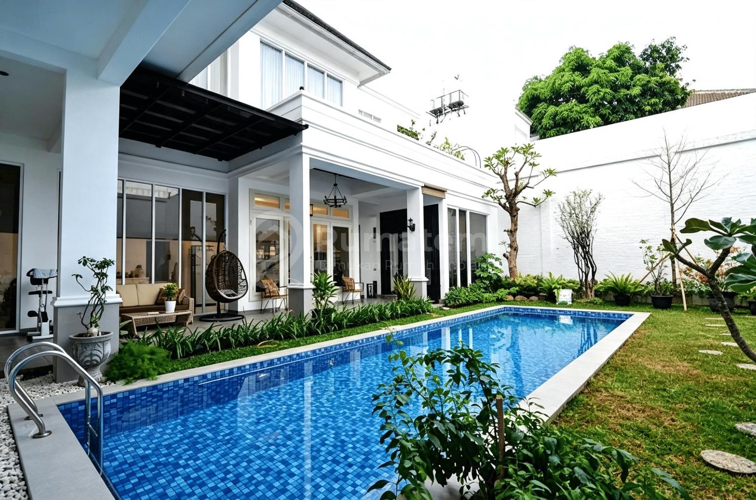 Rumah Mewah Siap Huni + Swimming Pool Dijual di Menteng Jakarta Pusat