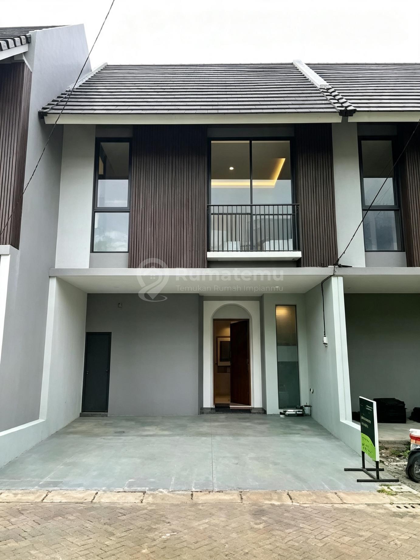 Dijual rumah merah dalam Town House Lebak bulus Jakarta Selatan, cash KPR