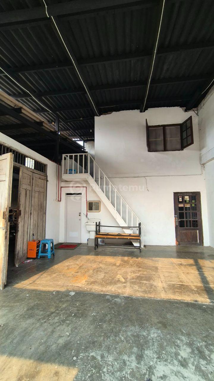 DIJUAL/DISEWAKAN Gudang dan kantor di lokasi strategis pinggir jalan di Kemayoran, Jakarta Pusat