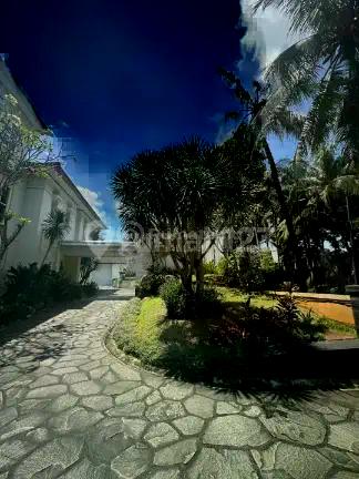 dijual murah rumah hook mewah 2 lantai ada kolam renang di Bintaro Park sektor 8
