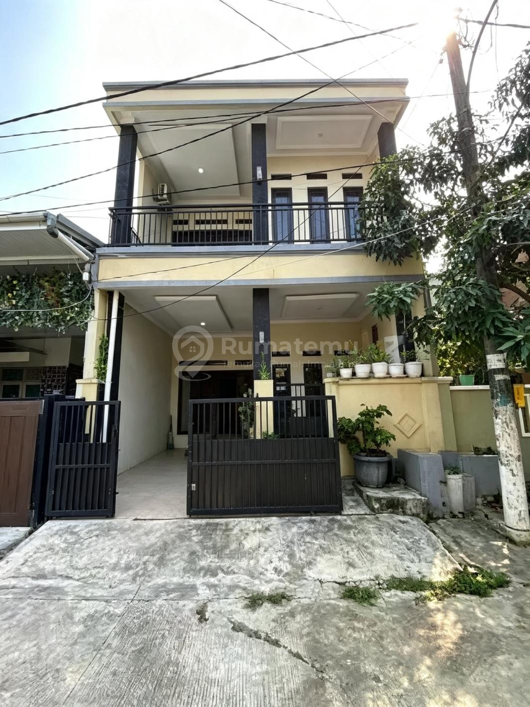 Rumah Bagus Harga Murah Dalam Komplek Taman Harapan Baru Bekasi