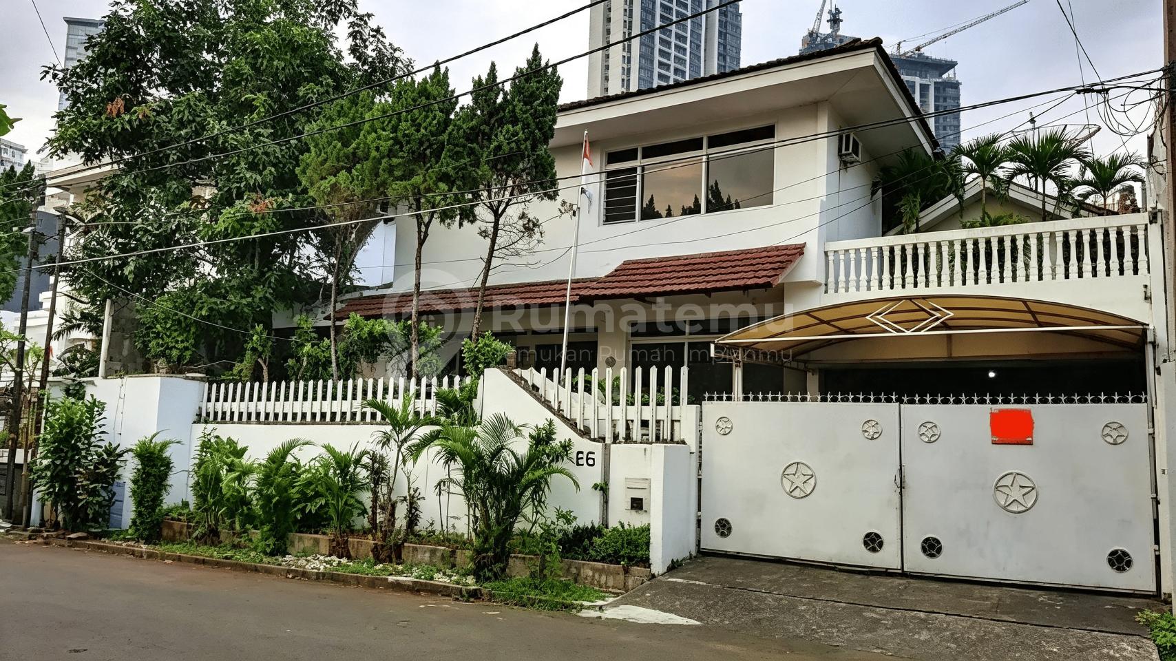 Rumah Tua di Komplek Simprug Garden, Cocok Utk Invest
