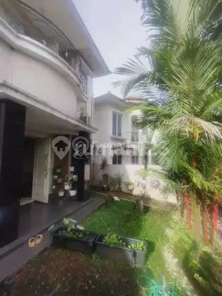 Rumah Hook Taman Boulevard Strategis Bangunan Mandiri