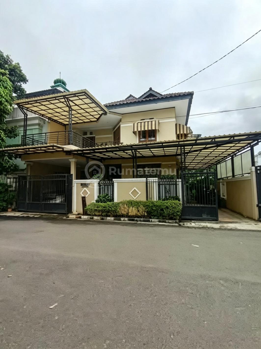 Rumah Bagus dan Terawat Dalam Komplek di Duren Sawit