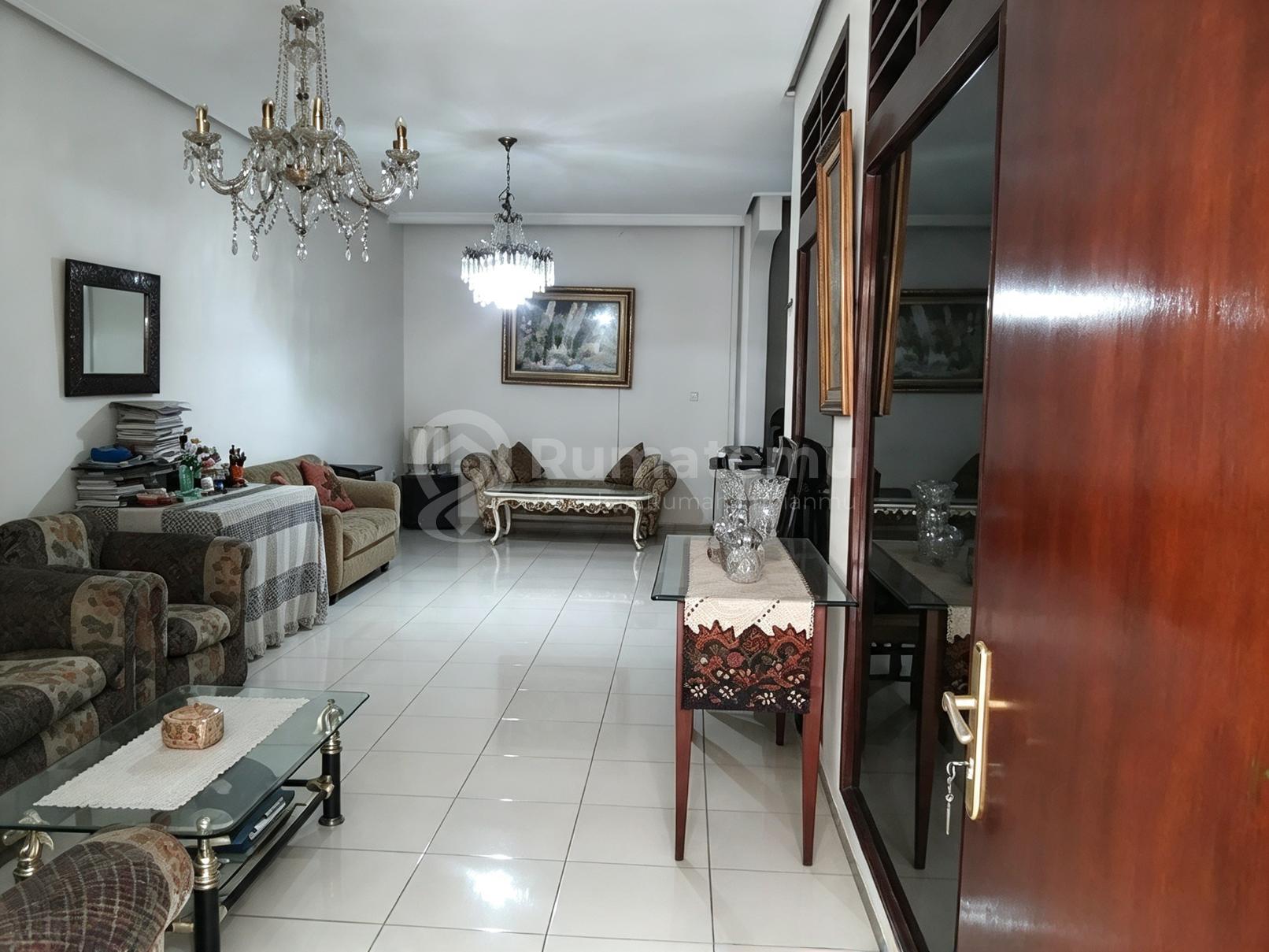 Dijual Rumah 2 Lantai 4 KT di Bendungan Hilir Jakarta Pusat