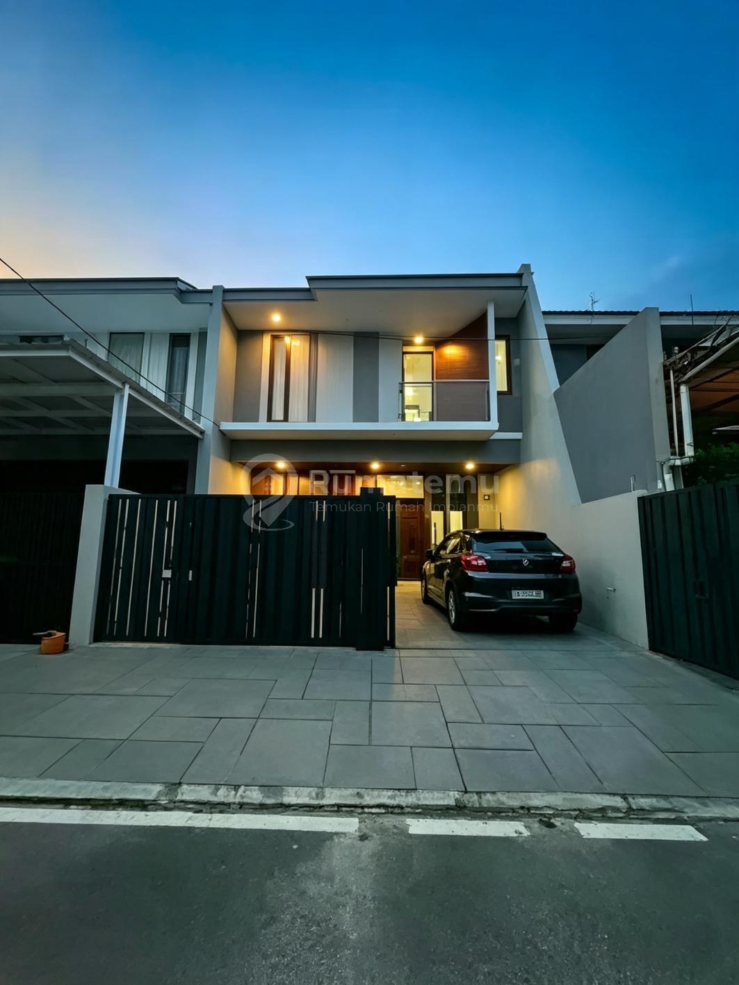 Rumah Baru Dalam Komplek di Cempaka Putih