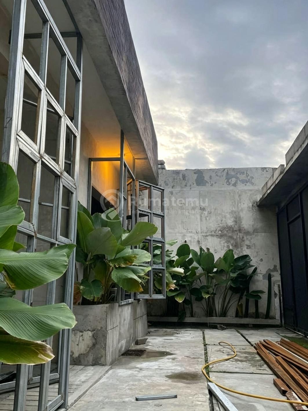 Dijual rumah hook komplek di Pisangan, Ciputat Timur, Banten