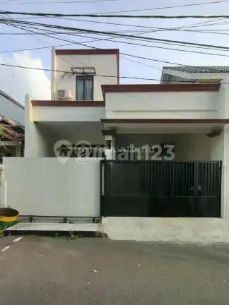 Rumah Secondary Dalam Komplek di Pondok Bambu