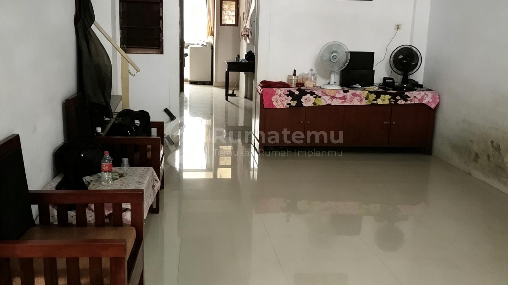 Di Jual Rumah 2 Lantai Siap Huni di Jalan M Saleh I , Kramat Sentiong - Jakarta Pusat