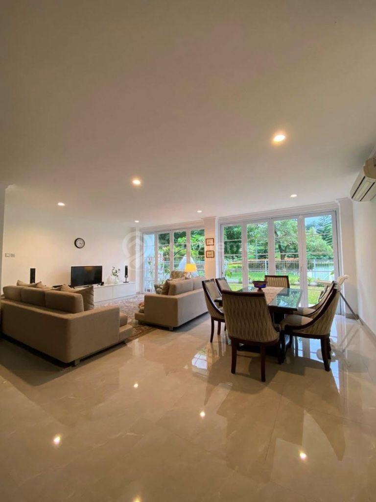 ​[VIEW PEGUNUNGAN] Rumah Mewah 3 Lantai SHM @ Rancamaya Golf Estate Bogor – 4,8M (Nego)