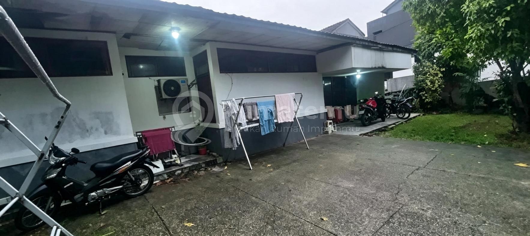 Rumah Lama Hook bisa KPR Lokasi Premium di Cempaka Putih