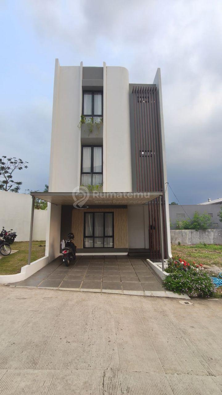 Rumah 3 Lantai Plus Rooftop | View Jalan Tol Desari | di Limo, Depok