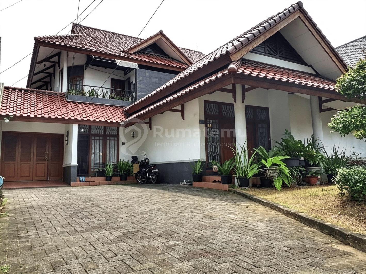 Rumah Dijual 2 Lantai siap huni di Jl. MH. Thamrin, Cikokol Rumah Bebas Banjir