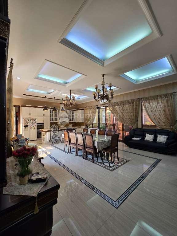 Dijual Rumah Mewah Full Furnished Dalam komplek 