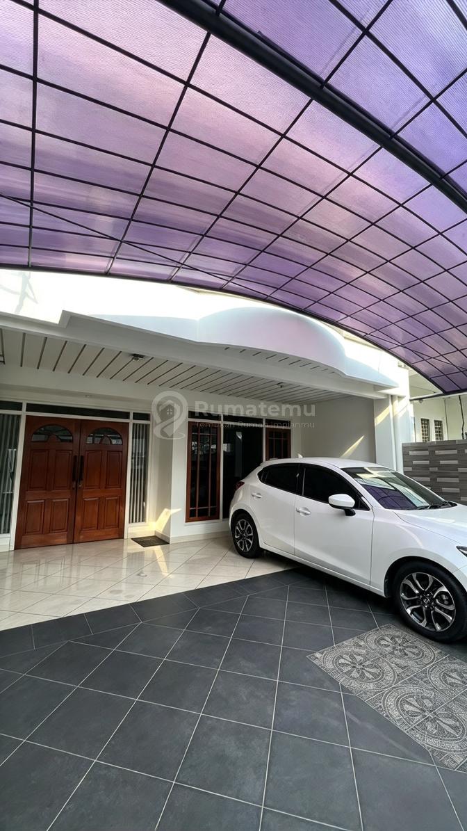 Dijual Rumah 3 Lantai di Janur Hijau - Kelapa Gading, Jakarta Utara.