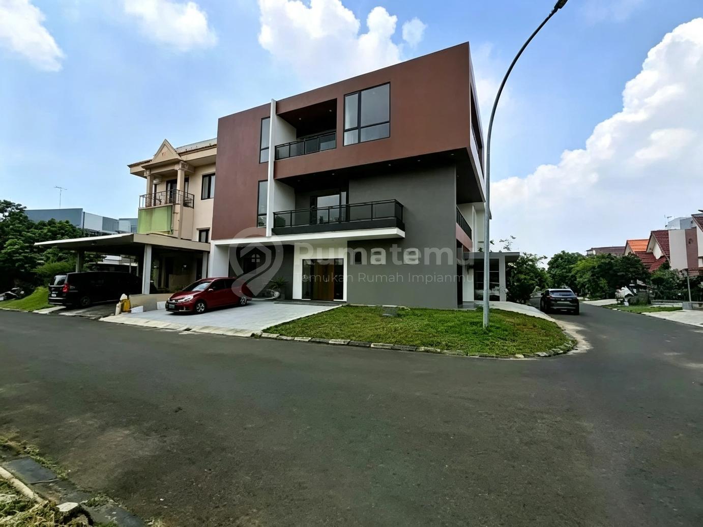 Rumah Hook di Alam Sutera Cluster Flamboyan Harga 6,5Miliar