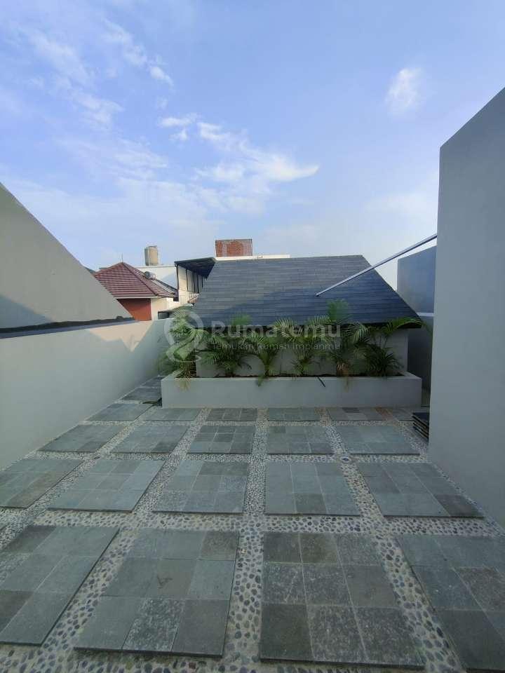 Rumah Baru Dengan Rofftop Dalam Komplek Tenang Di Pondok Bambu Jakarta Timur 
