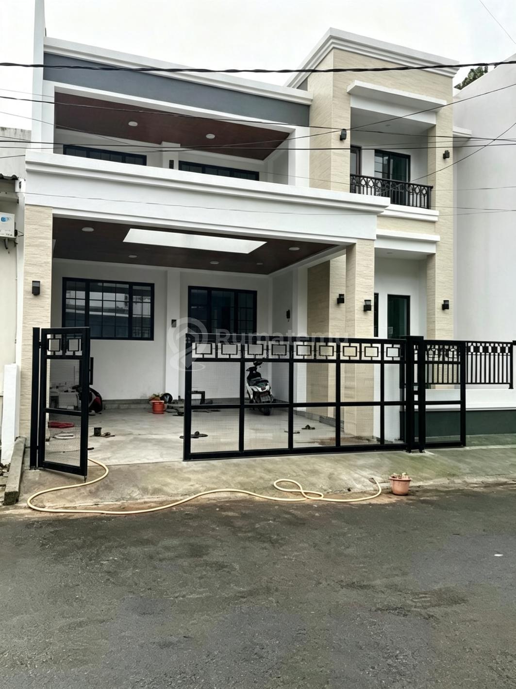 Rumah Bagus SHM Villa Melati Mas, Tangerang Selatan