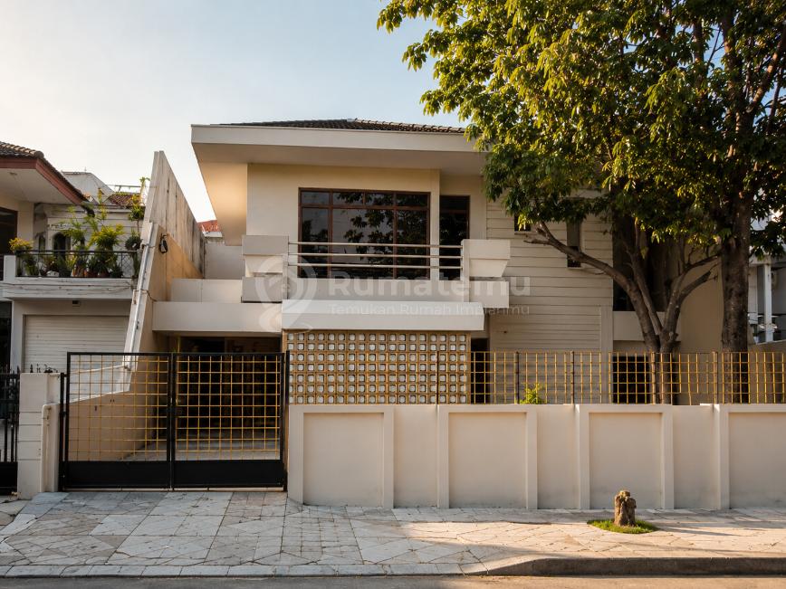 RUMAH GREEN GARDEN BISA UNTUK USAHA LOKASI STRATEGIS JAKARTA BARAT