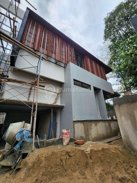 DIJUAL RUMAH TAHAP FURNISHING + SWIMMING POOL DI KEMANG, MAMPANG PRAPATAN, JAKARTA SELATAN