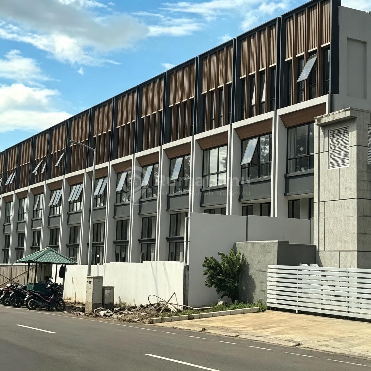 Ruko Baru Pinggir Jalan, Ruko 4 Lantai,Gading Serpong, Free Parkir