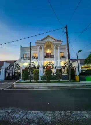 Rumah Classic Mewah Dalam Komplek Billymoon