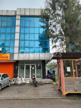 Ruko 3 lantai Huk lokasi sangat ramai cocok untuk Kantor, cafe, rumah makan dll taman tekno BSD