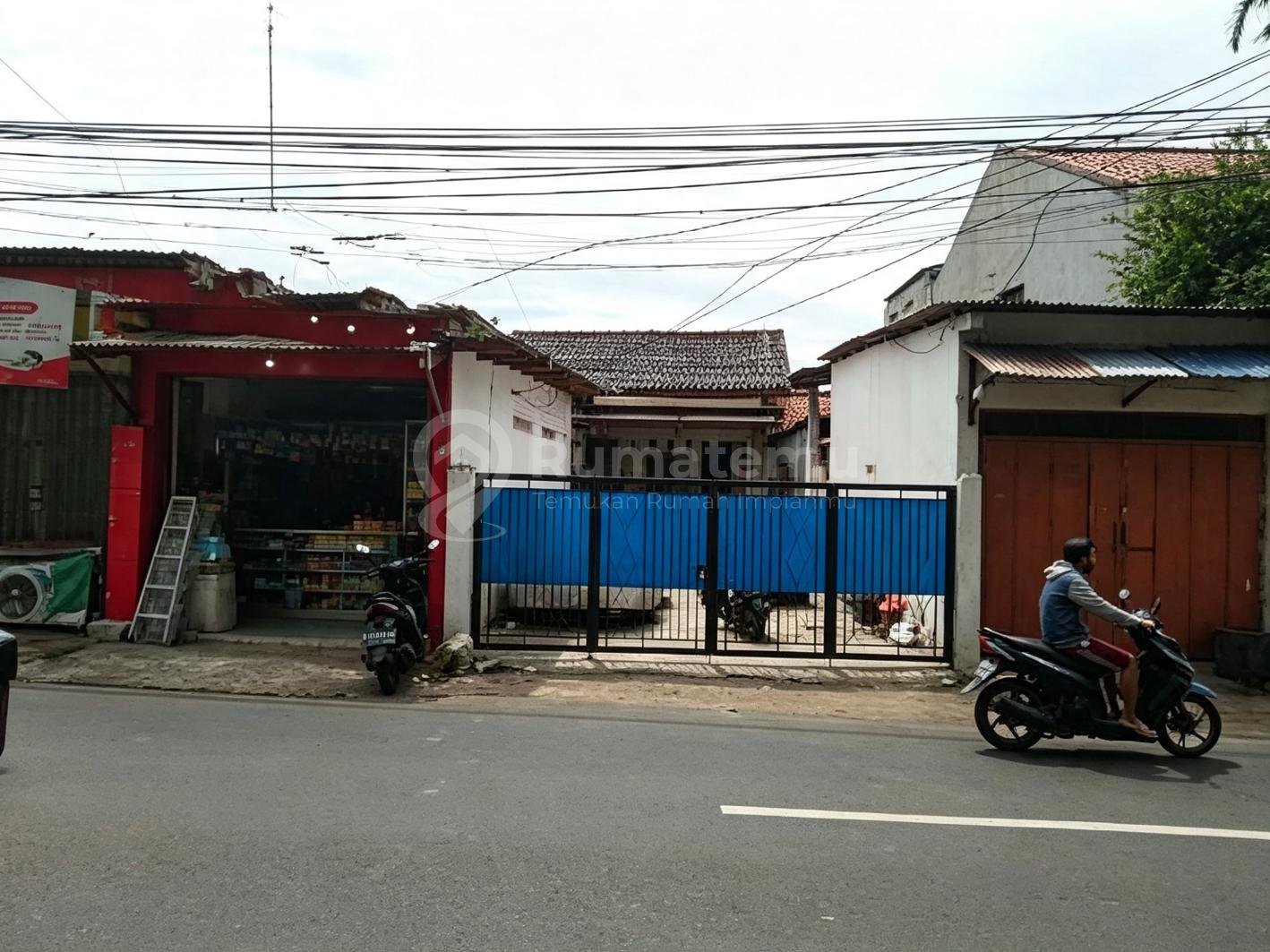 Jual 2 Rumah di Area Komersial dan 2 kios aktif di Lenteng Agung