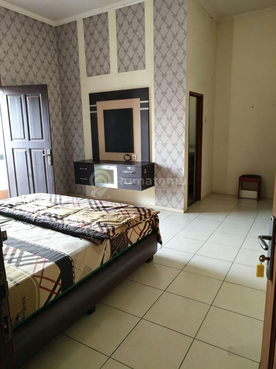 Kost Mangga Besar Dwiwarna