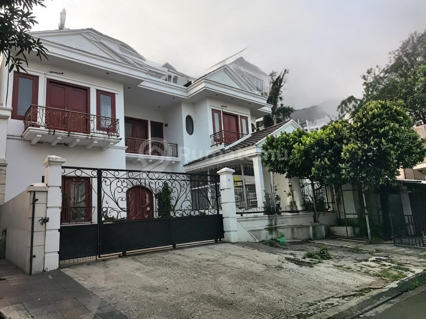 Rumah 2 lantai PHG Saphire Gading Serpong SHM Siap Huni