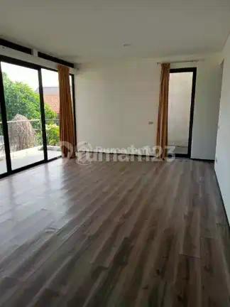 Town House 3 Lantai Pool Swimming Di Kemang Timur Raya