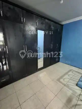 Rumah Cantik Lokasi Strategis Semi Furnished Nyaman untuk Hunian