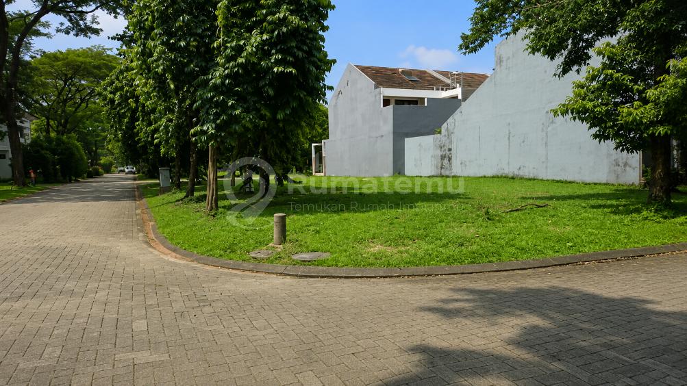 Kavling Huk Hadap Selatan Barat Lokasi Strategis Foresta BSD City