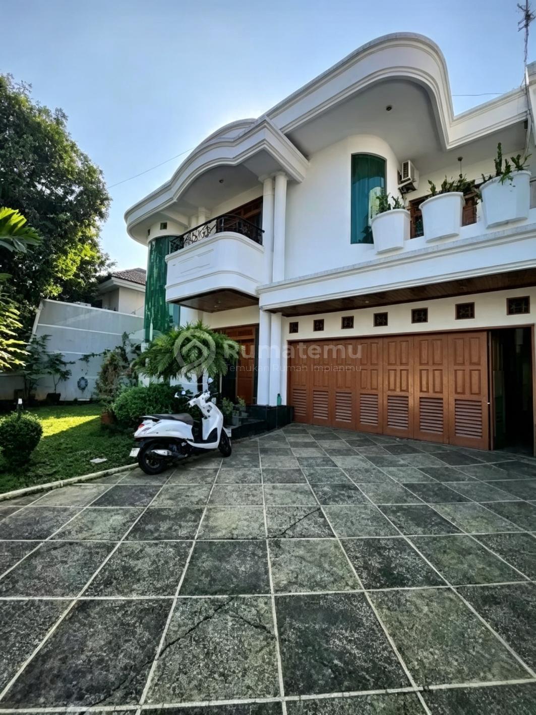Rumah Second Dalam Komplek Billymoon di Pondok Kelapa