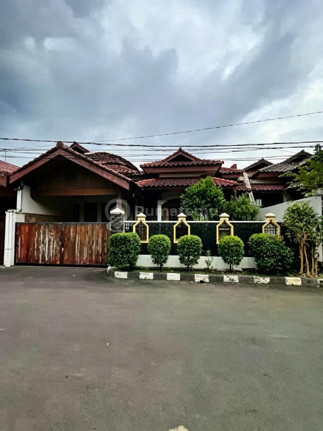 Rumah Secondary Lokasi Strategis di Rawamangun