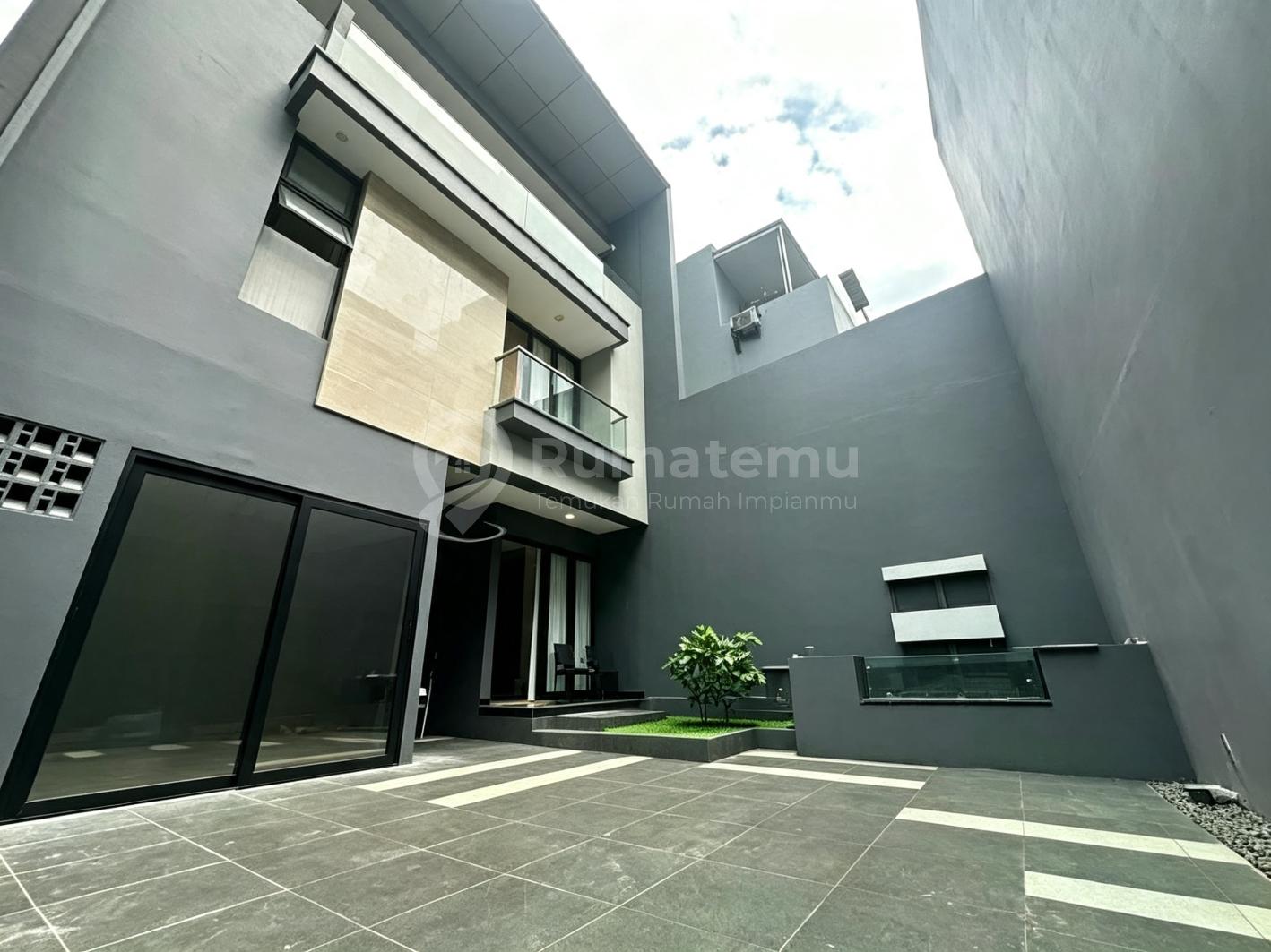 Rumah Grand Trevista Kebon Jeruk Lt 190m2 3+1 Br Special Unit