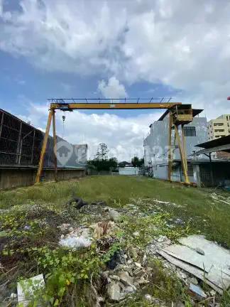 Dijual Cepat Tanah Lokasi Strategis Jalan KH Hasyim Ashari, Cipondoh Ada Crane Dan Kantor
