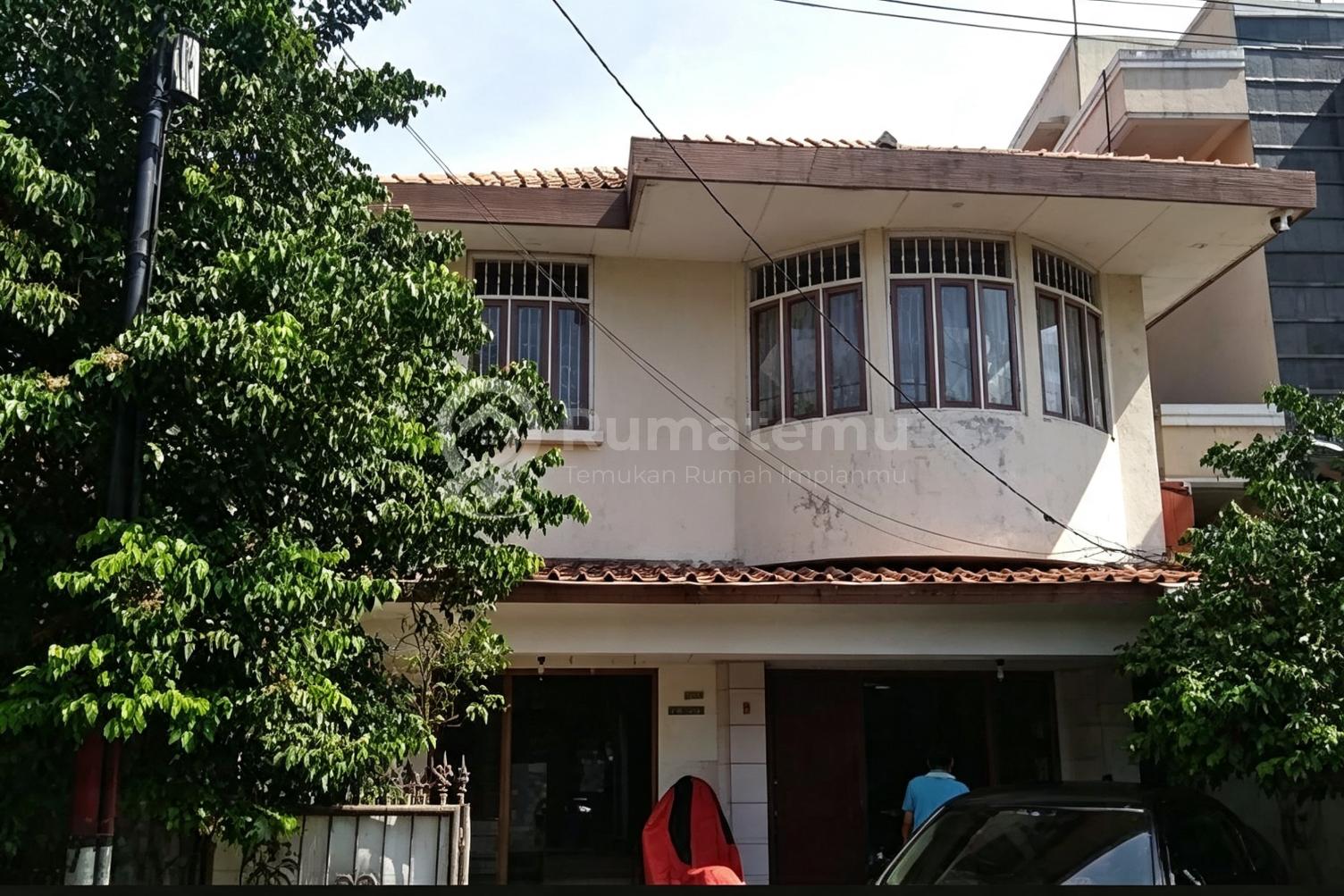 Dijual rumah unntuk kost tempatnya sangat nyaman yang BU di Jl. Kalipasir , Cikini, Menteng, Jakarta
