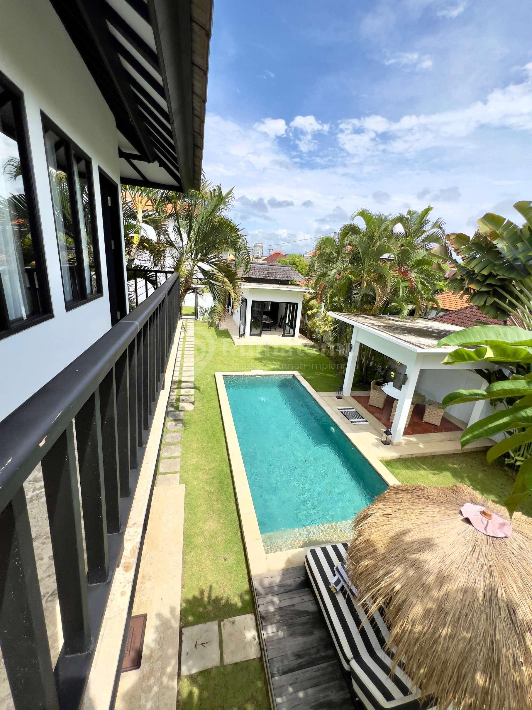 4 BEDROOMS LUXURY TROPICAL STYLE JUST 1,4 Km WALKING DISTANCE TO BATU BOLONG BEACH - CANGGU