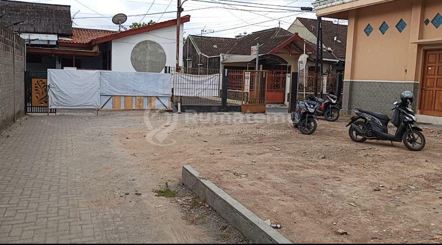 Tanah istimewa