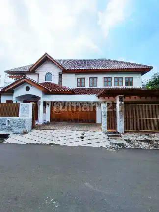 Rumah Mewah Full Furnished Dalam Komplek Di Rawamangun