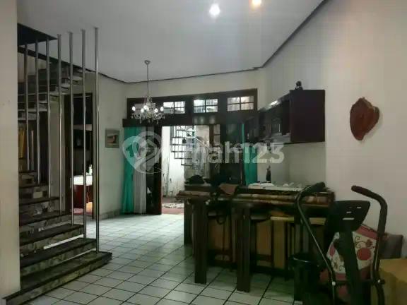 Rumah Hoek di Jalan Kebalen, 45 Meter ke Jalan Raya Utama