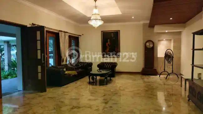 Dijual Rumah 2 Lantai di Jl. Darmawangsa, Jakarta Selatan