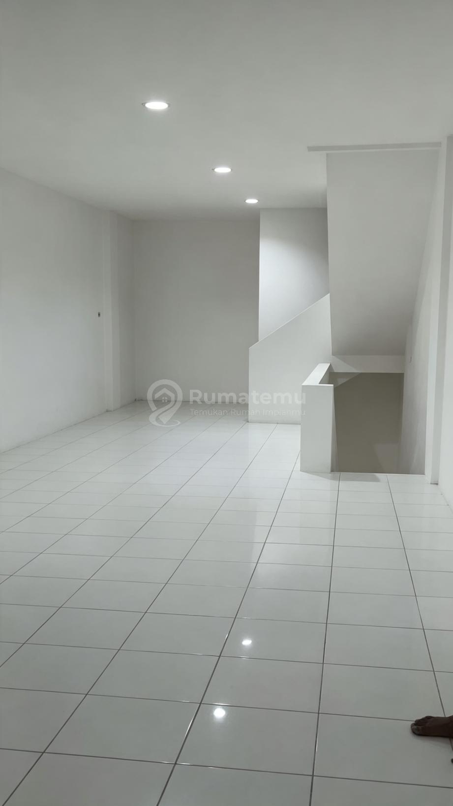 Disewakan ruko di Area Mh Thamrin, Panunggangan, Pinang