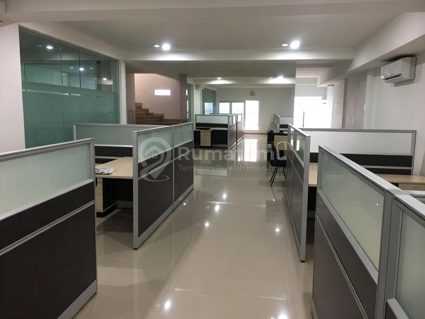 Ruko 3 Lantai di Jalan Raya Utama Strategis Siap Nego